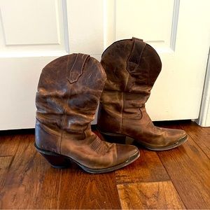 Durango cowgirl boots 6.5. Fits small.